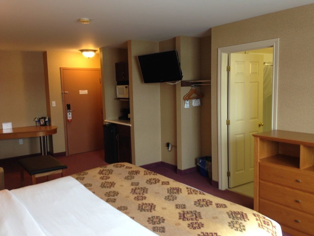 Quality Inn & Suites Cornwall Exterior foto
