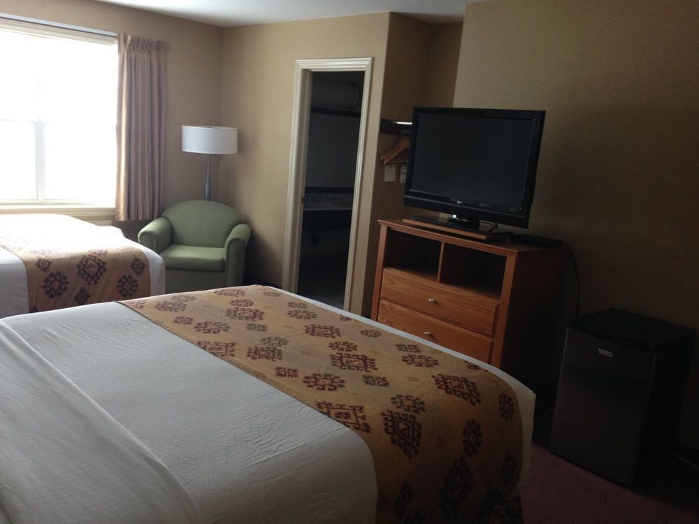 Quality Inn & Suites Cornwall Exterior foto