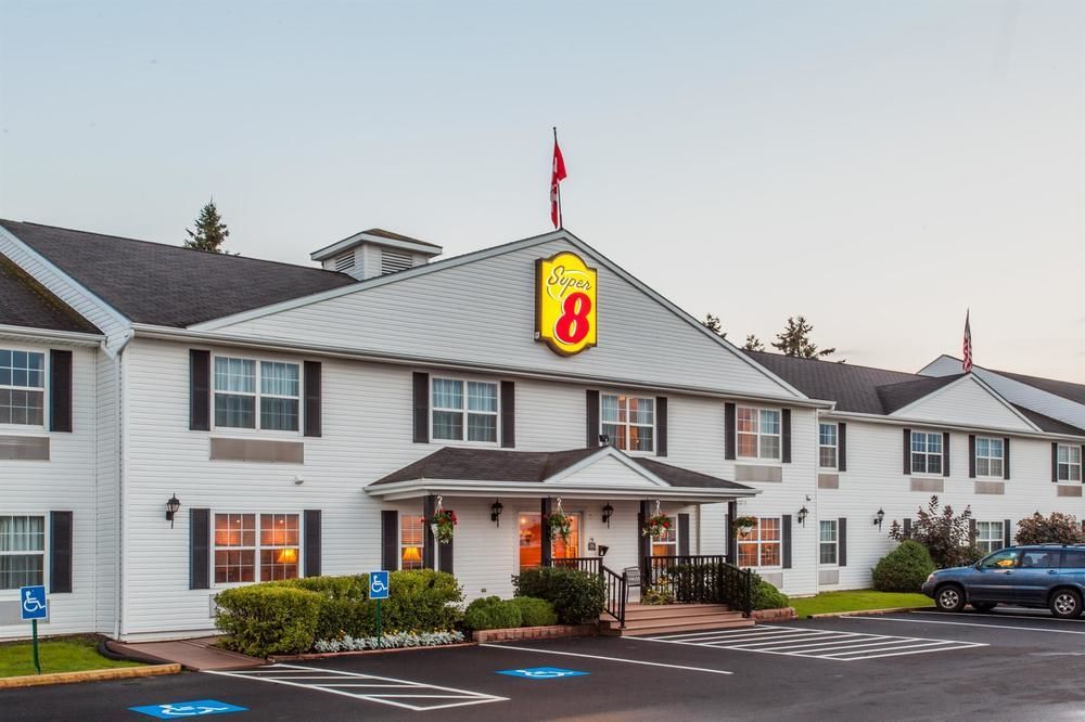 Quality Inn & Suites Cornwall Exterior foto