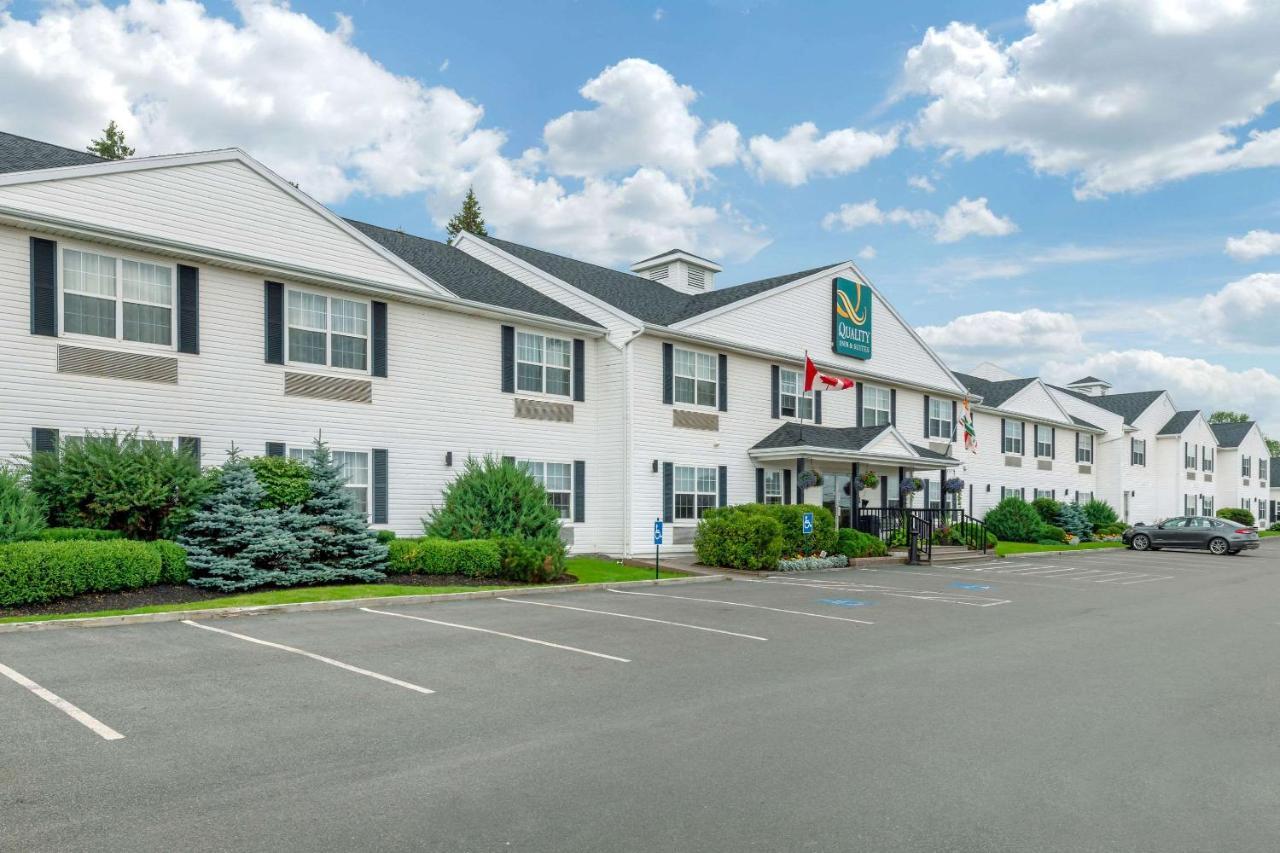 Quality Inn & Suites Cornwall Exterior foto