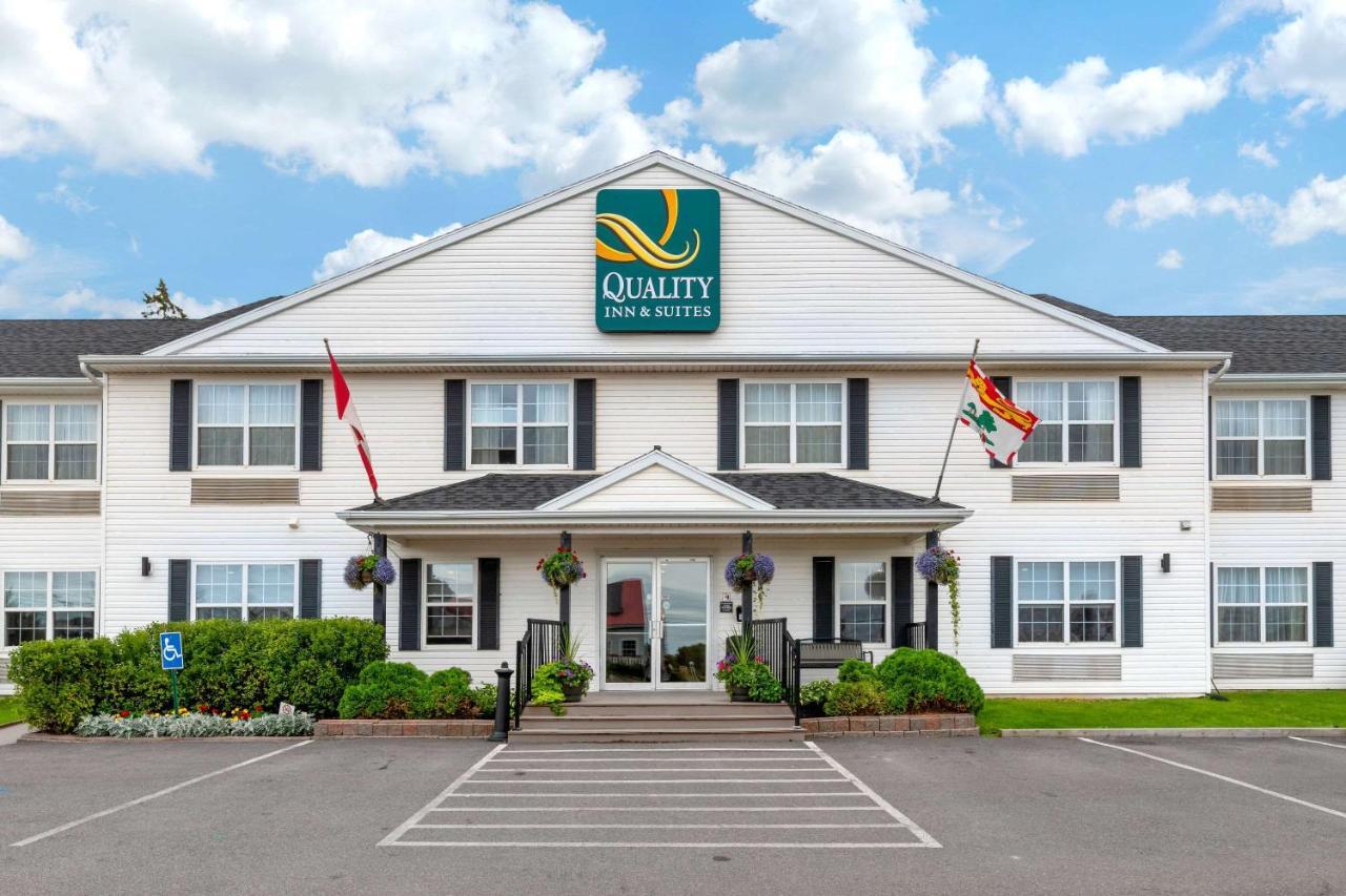 Quality Inn & Suites Cornwall Exterior foto