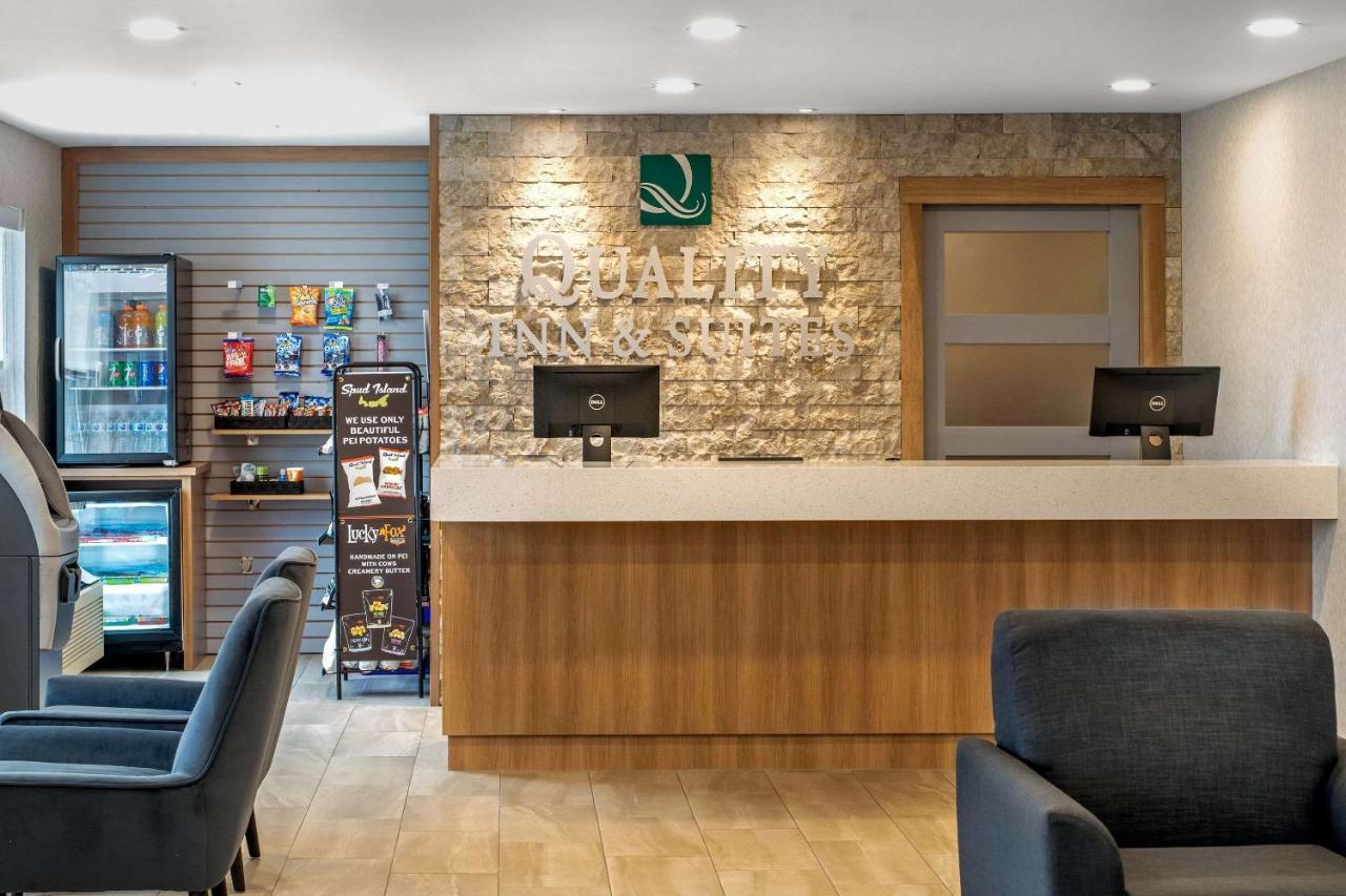 Quality Inn & Suites Cornwall Exterior foto