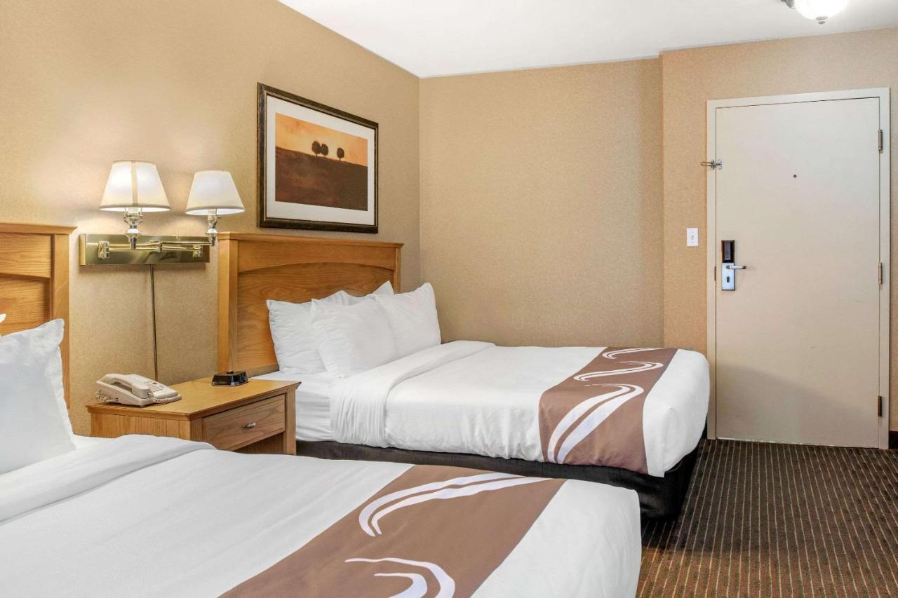 Quality Inn & Suites Cornwall Exterior foto